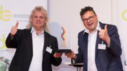 Bild 5: Christoph Kolz (links) und Jörg Veit sind bei Elektro Breitling für die Berufsbildung und die Qualifizierung zuständig und feiern ihre Auszeichnung