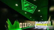 Im Spielertunnel im BORUSSIA-PARK in Mönchengladbach leuchtet QualityFlex RGB in den Vereinsfarben der Borussia.
