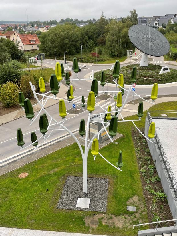 Der »Windbaum« erzeugt bis zu 10,8 kW elektrische Energie