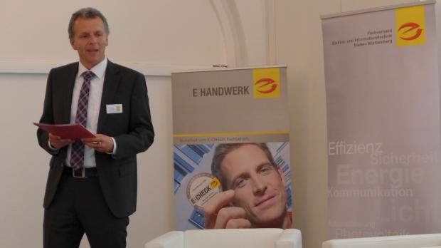 Moderator Andreas Stöcklhuber führte in das Diskussionsthema Digitalisierung ein