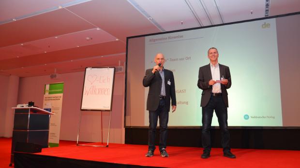 Roland Lüders (li.) und Andreas Stöcklhuber von der Redaktion »de« begrüßten die Teilnehmer und moderierten die Tagung