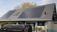 Bild 1: Der Solarziegel ermöglicht eine glatte Ästhetik auf dem Architektendach