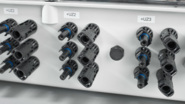Bild 5: Der Generatoranschlusskasten PV Next  - Plug & Play mit den optionalen WMC-Anschlüssen, die Alternative sind Kabelverschraubungen